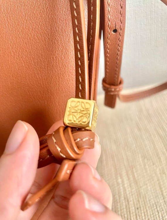 LOEWE HAMMOCK HOBO MINI 　TAN　AS38G13X01（ブランドバッグ）の商品画像 - 査定依頼日：2025年9月27日 - 最高査定価格：130,000円