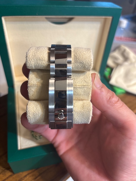 ロレックス GMTマスター 126720vtn（高級時計）の商品画像 - 査定依頼日：2025年7月23日 - 最高査定価格：2,300,000円