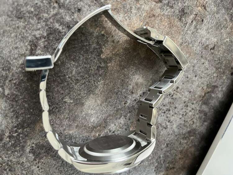 ロレックス エクスプローラー 214270（高級時計）の商品画像 - 査定依頼日：2025年4月7日 - 最高査定価格：985,000円