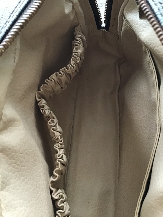 化粧ポーチ（ブランドバッグ）の商品画像 - 査定依頼日：2022年5月7日 - 最高査定価格：15,000円