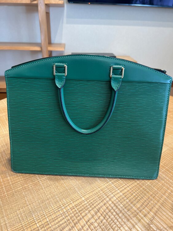 ルイヴィトン エピ （ブランドバッグ）の商品画像 - 査定依頼日：2025年3月22日 - 最高査定価格：25,000円