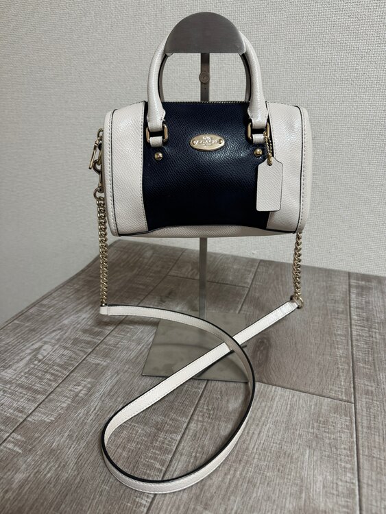 コーチ　ｸﾛｽｸﾞﾚｰﾝ ﾍﾞﾈｯﾄ ﾍﾞﾋﾞｰ ｻｯﾁｪﾙ バ（ブランド財布・小物）の商品画像 - 査定依頼日：2025年2月14日 - 最高査定価格：5,000円