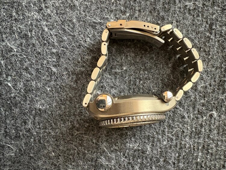 ブライトリング エマージェンシー （高級時計）の商品画像 - 査定依頼日：2025年2月23日 - 最高査定価格：150,000円