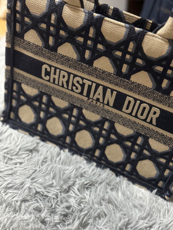 ディオール  （ブランドバッグ）の商品画像 - 査定依頼日：2025年11月29日 - 最高査定価格：165,000円