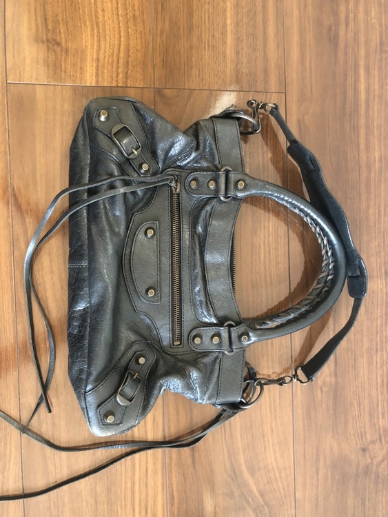 ファースト（ブランドバッグ）の商品画像 - 査定依頼日：2025年6月29日 - 最高査定価格：40,000円