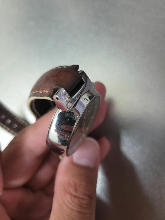 ルイ・ヴィトン タンブール クロノグラフ デイト Q1322 クォーツ（高級時計）の商品画像 - 査定依頼日：2025年7月13日 - 最高査定価格：90,000円