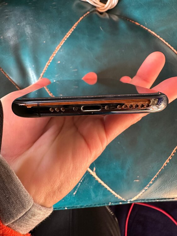 iPhone xs（スマホ）の商品画像 - 査定依頼日：2025年1月31日 - 最高査定価格：23,000円