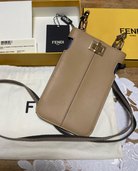 FENDIピコ バゲット 新品  ピーカフォン ベージュレザー ポーチ 新品  （ブランド財布・小物）の商品画像 - 査定依頼日：2022年8月17日 - 最高査定価格：68,000円