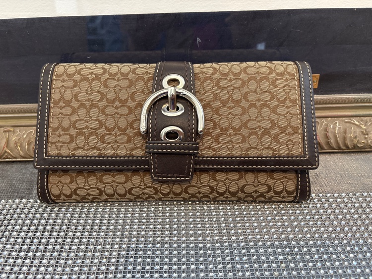 長財布（ブランド財布・小物）の商品画像 - 査定依頼日：2026年4月12日 - 最高査定価格：1,000円