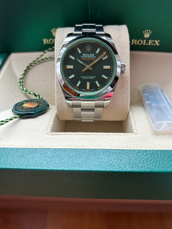 ロレックス ミルガウス 116400gu（高級時計）の商品画像 - 査定依頼日：2025年4月5日 - 最高査定価格：1,350,000円