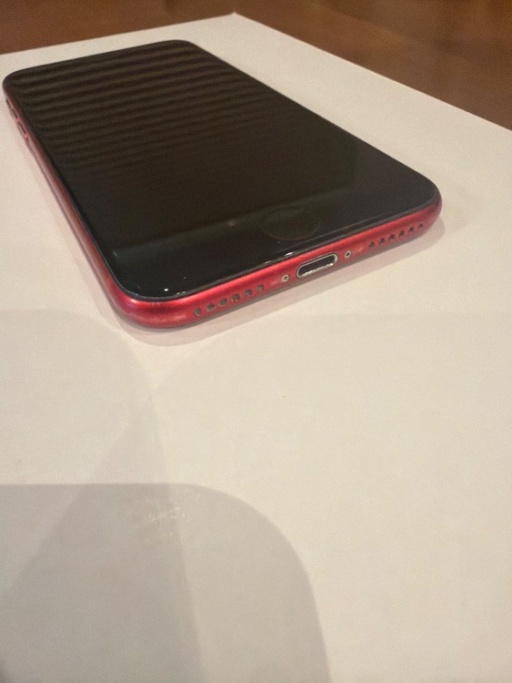 MHGR3J iPhone SE RED 64GB（スマホ）の商品画像 - 査定依頼日：2025年11月2日 - 最高査定価格：10,000円