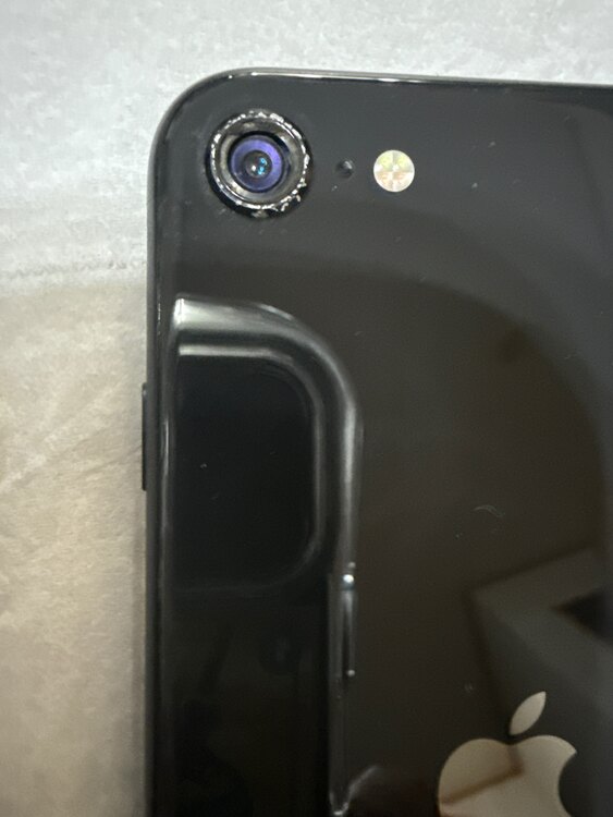 iPhoneSE（スマホ）の商品画像 - 査定依頼日：2025年4月1日 - 最高査定価格：4,700円