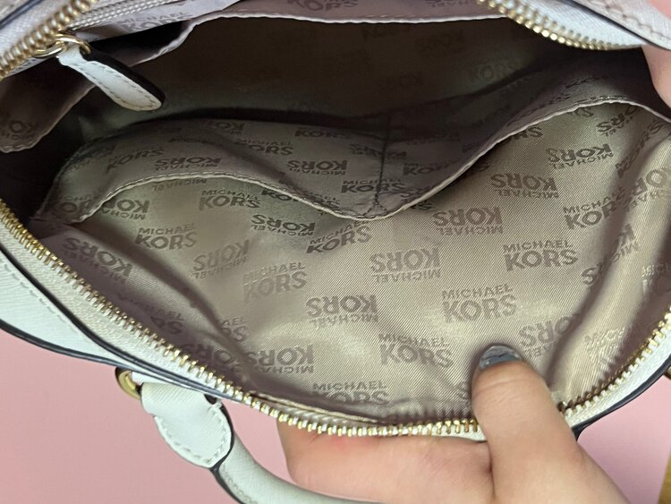 ショルダーバック（ブランド財布・小物）の商品画像 - 査定依頼日：2025年3月31日 - 最高査定価格：3,000円