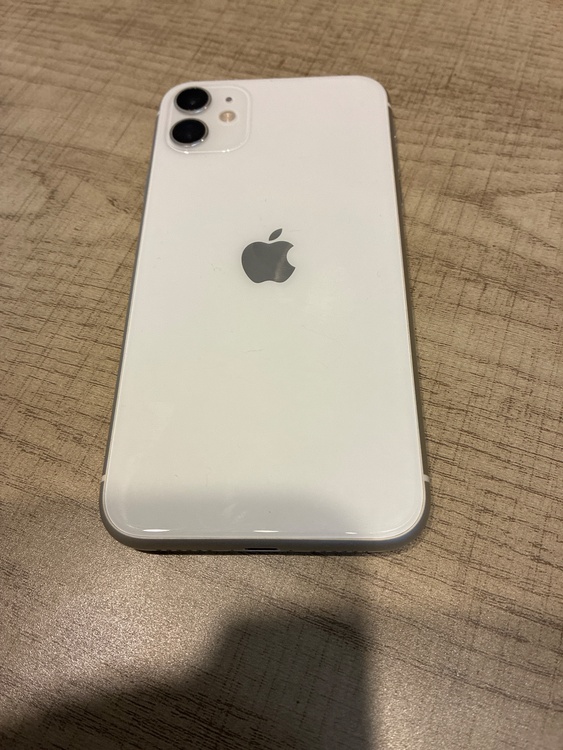 iPhone iPhone11 64GB au（スマホ）の商品画像 - 査定依頼日：2026年9月13日 - 最高査定価格：13,000円