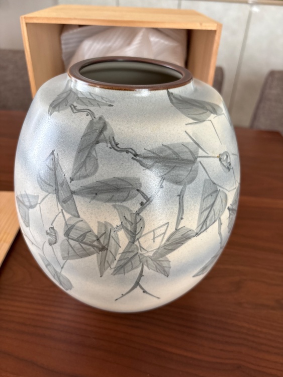 九谷焼の花花瓶です。（美術品・骨董品）の商品画像 - 査定依頼日：2026年8月5日 - 最高査定価格：3,000円