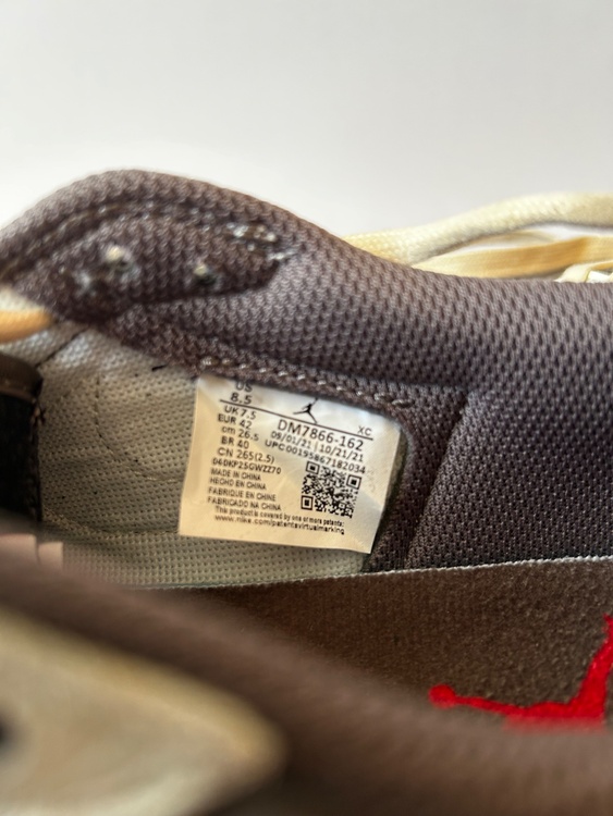 NIKE エアージョーダン1 Travis Scott リバーモカ（古着・ファッション）の商品画像 - 査定依頼日：2026年3月15日 - 最高査定価格：100,000円