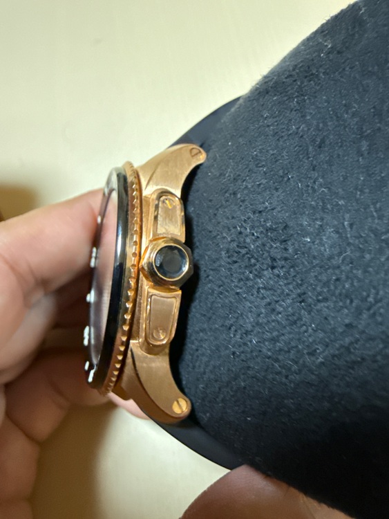 カリブル ドゥ カルティエ ダイバー ウォッチ（高級時計）の商品画像 - 査定依頼日：2025年9月4日 - 最高査定価格：1,680,000円