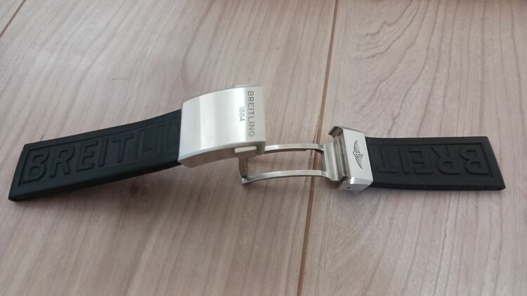 ブライトリング クロノマット A016C89KBD（高級時計）の商品画像 - 査定依頼日：2025年9月10日 - 最高査定価格：500,000円