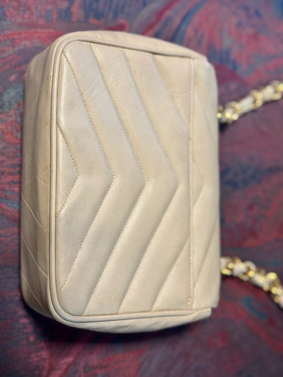 マトラッセ チェーンショルダー（ブランドバッグ）の商品画像 - 査定依頼日：2025年2月3日 - 最高査定価格：350,000円