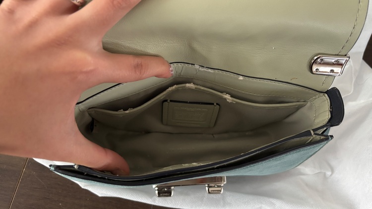 coach crossボディバッグ（ブランドバッグ）の商品画像 - 査定依頼日：2025年11月18日 - 最高査定価格：4,000円