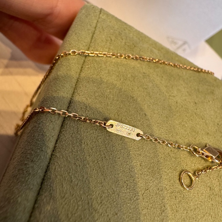 ヴァンクリーフスウィート アルハンブラ ペンダント 18K イエローゴールド, （ブランド財布・小物）の商品画像 - 査定依頼日：2025年11月8日 - 最高査定価格：150,000円