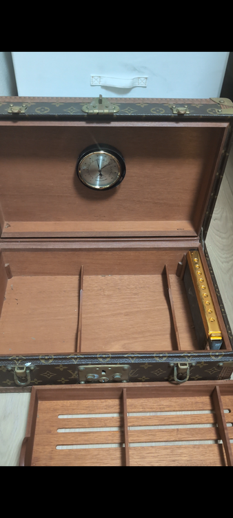 ルイ・ヴィトン　シガートランク（ブランドバッグ）の商品画像 - 査定依頼日：2025年4月3日 - 最高査定価格：200,000円