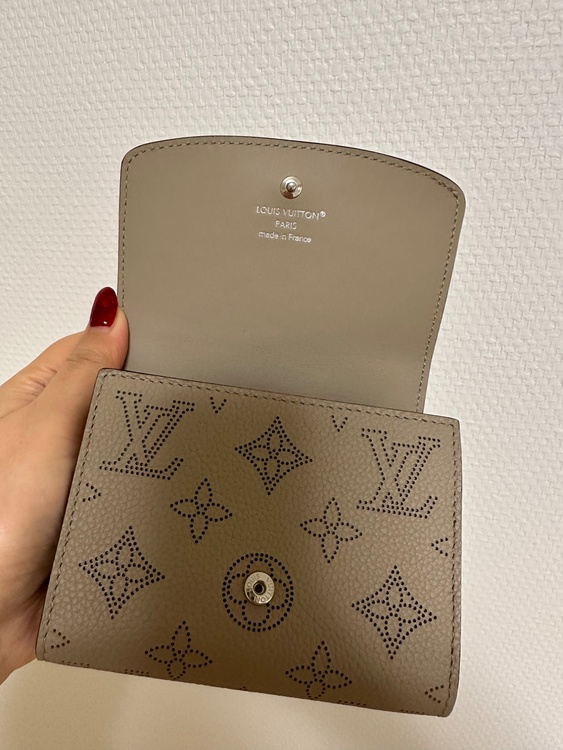 ポルトフォイユイリス　コンパクト　マヒナ（ブランド財布・小物）の商品画像 - 査定依頼日：2026年2月26日 - 最高査定価格：32,000円