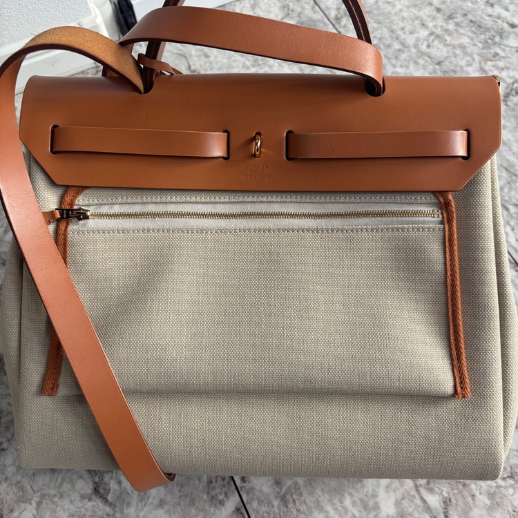 エールバックジップ31（ブランドバッグ）の商品画像 - 査定依頼日：2026年2月4日 - 最高査定価格：330,000円