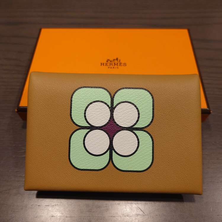 エルメス　カルヴィデュオ　インプリメ　ビスキュイ（ブランド財布・小物）の商品画像 - 査定依頼日：2025年3月6日 - 最高査定価格：100,000円