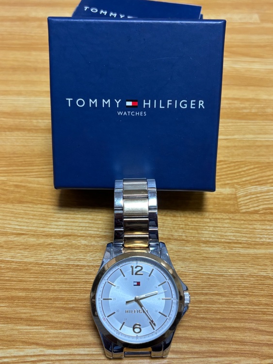 トミーヒルフィガー（高級時計）の商品画像 - 査定依頼日：2026年1月27日 - 最高査定価格：4,000円