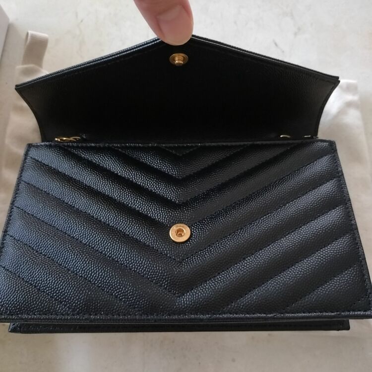 イブサンローラン  （ブランドバッグ）の商品画像 - 査定依頼日：2025年11月21日 - 最高査定価格：130,000円