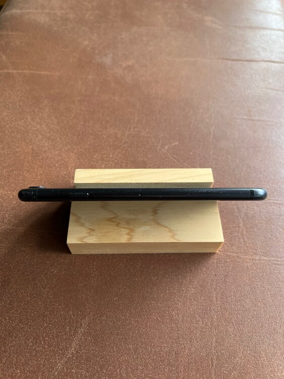 iPhone７BLK 256GB（スマホ）の商品画像 - 査定依頼日：2025年3月17日 - 最高査定価格：4,000円