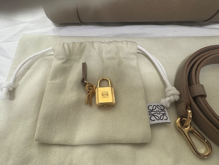 ロエベアマソナ23（ブランドバッグ）の商品画像 - 査定依頼日：2025年12月24日 - 最高査定価格：70,000円