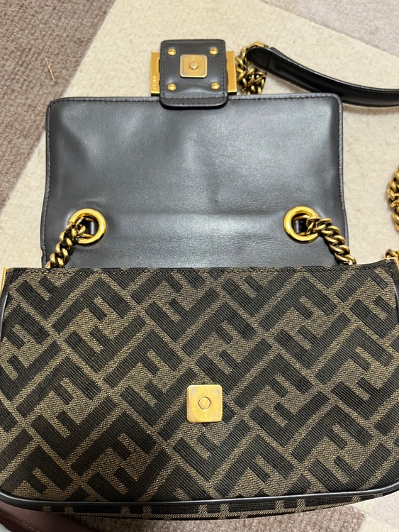 ショルターバッグ（ブランドバッグ）の商品画像 - 査定依頼日：2026年4月5日 - 最高査定価格：140,000円