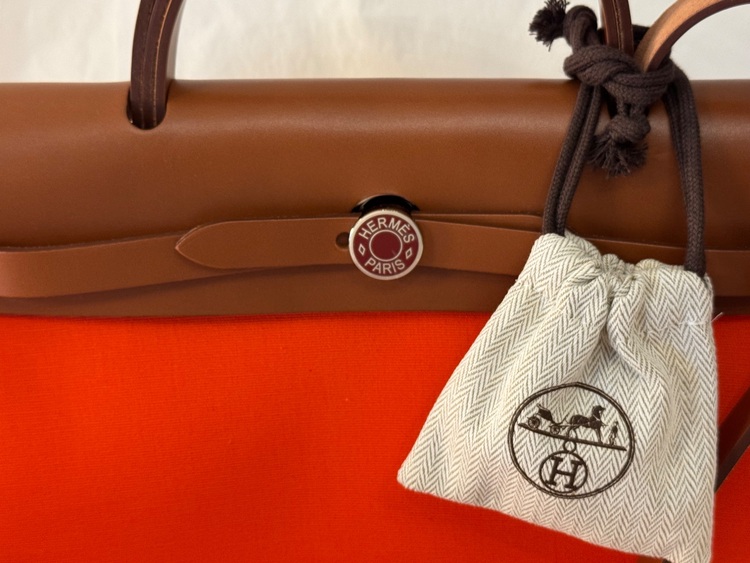  エールバックジップ（ブランドバッグ）の商品画像 - 査定依頼日：2025年8月20日 - 最高査定価格：300,000円