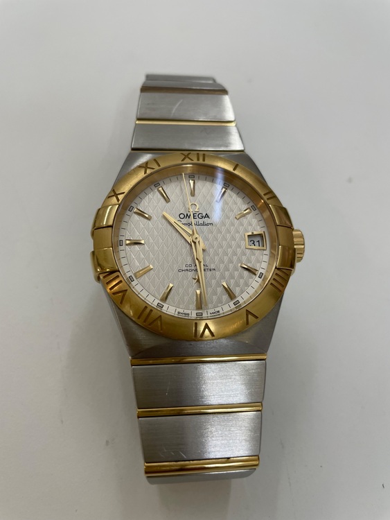 オメガ コンステーション 1232038210200（高級時計）の商品画像 - 査定依頼日：2025年8月5日 - 最高査定価格：600,000円
