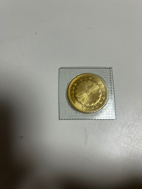 天皇陛下御在位60年記念10万円金貨（金・貴金属）の商品画像 - 査定依頼日：2025年1月8日 - 最高査定価格：289,000円