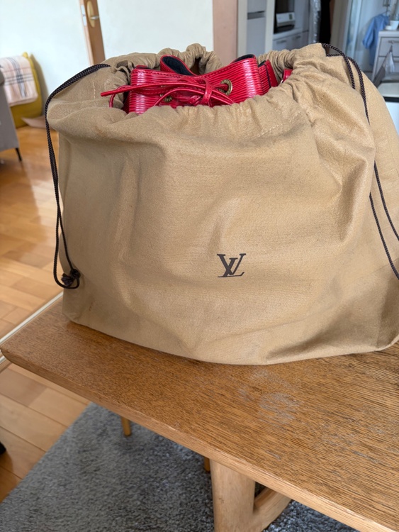 エピ　ノエ　ショルダーバッグ（ブランドバッグ）の商品画像 - 査定依頼日：2026年10月7日 - 最高査定価格：65,000円