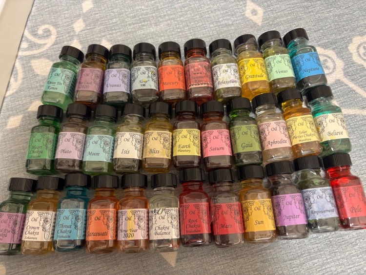 アンシェントメモリーオイル（コスメ・美容・健康器具）の商品画像 - 査定依頼日：2025年9月19日 - 最高査定価格：10,000円