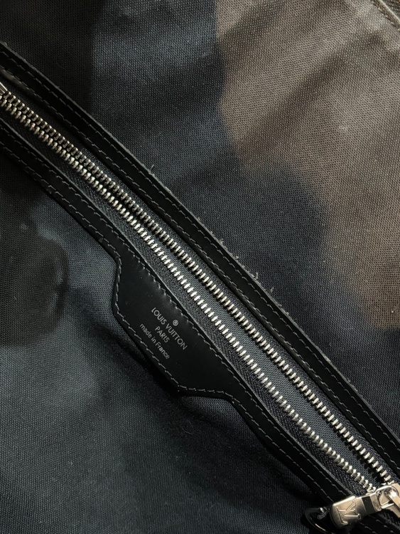 ダミエグラフィット　ネオグリニッジ（ブランドバッグ）の商品画像 - 査定依頼日：2026年2月15日 - 最高査定価格：170,000円