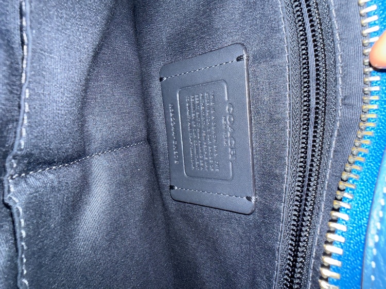 コーチ　ディストリクトクロスボディ　カラーブロック　ショルダーバッグ　CH076（ブランドバッグ）の商品画像 - 査定依頼日：2026年5月14日 - 最高査定価格：5,000円