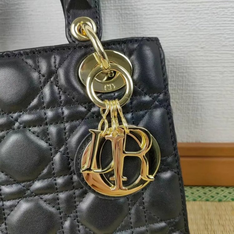 レディディオール MYABC（ブランドバッグ）の商品画像 - 査定依頼日：2023年9月1日 - 最高査定価格：400,000円