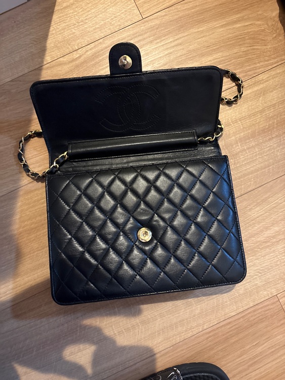 CHANEL マトラッセ クラシックフラップ ミディアムサイズ（ダブルフラップ）（ブランドバッグ）の商品画像 - 査定依頼日：2025年8月12日 - 最高査定価格：250,000円