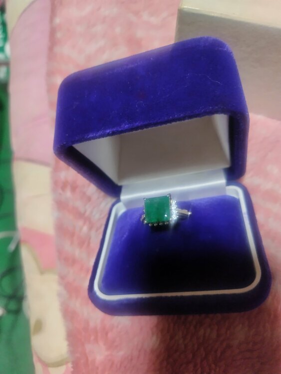 エメラルドリングダイアつき（金・貴金属）の商品画像 - 査定依頼日：2025年12月6日 - 最高査定価格：500,000円