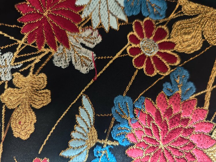 袋帯 大宮どんす 黒地帯 花柄 菊と芒 レトロ（着物）の商品画像 - 査定依頼日：2026年3月19日 - 最高査定価格：100,000円