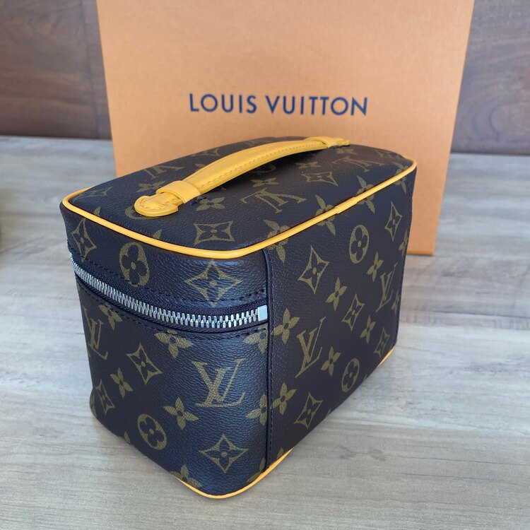 バニティニースミニ（ブランドバッグ）の商品画像 - 査定依頼日：2025年2月20日 - 最高査定価格：125,000円