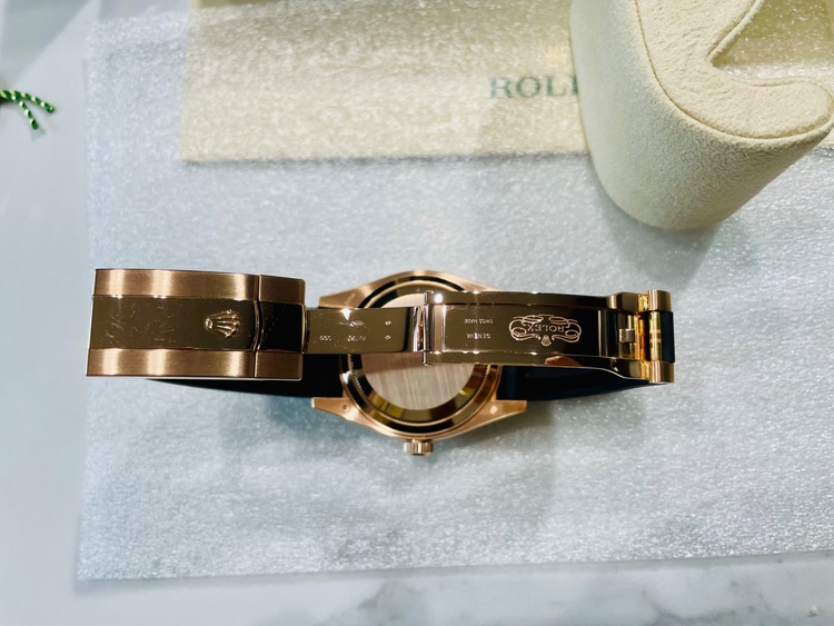 ロレックス スカイドゥエラー 336235（高級時計）の商品画像 - 査定依頼日：2025年6月23日 - 最高査定価格：6,200,000円