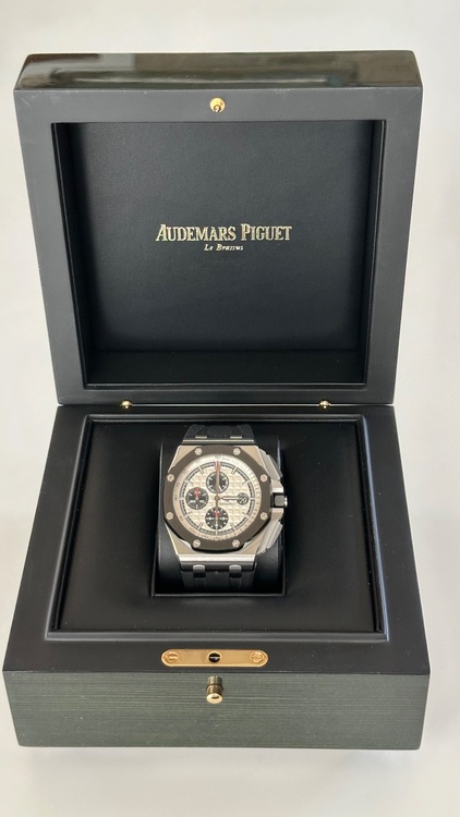 オーデマピゲ ロイヤルオークオフショア 26400S（高級時計）の商品画像 - 査定依頼日：2025年9月5日 - 最高査定価格：3,000,000円