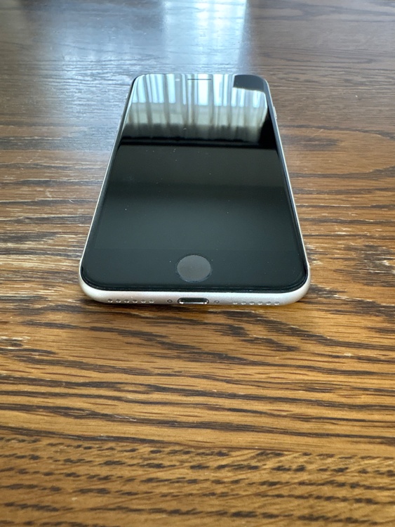 iPhone SE3（スマホ）の商品画像 - 査定依頼日：2026年3月22日 - 最高査定価格：20,000円