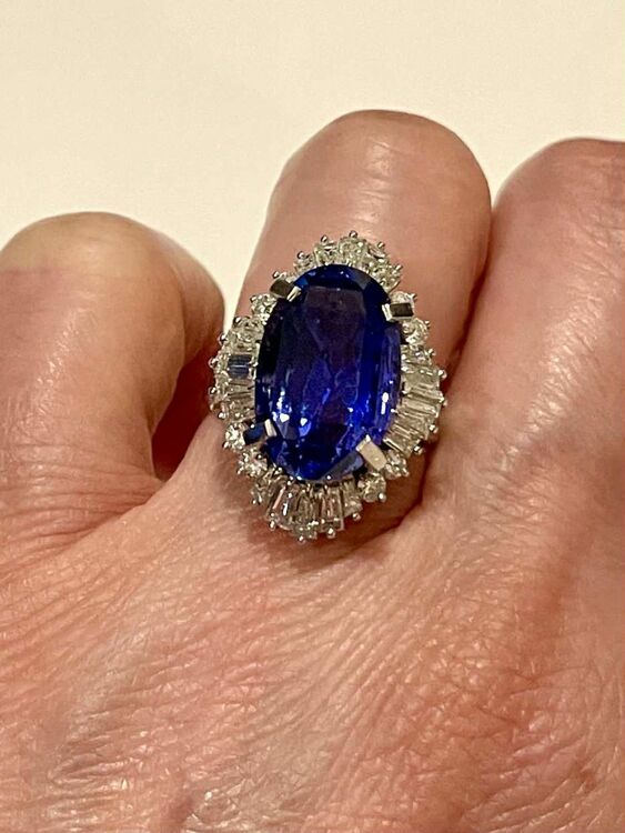 ブルーサファイア13.35ctダイヤモンド1.92ct付リング（宝石）の商品画像 - 査定依頼日：2025年10月4日 - 最高査定価格：2,000,000円